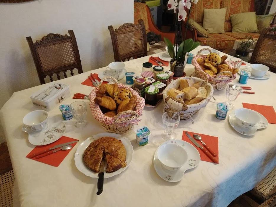 לינה וארוחת בוקר Bézenet La Longere Des Gillettes מראה חיצוני תמונה